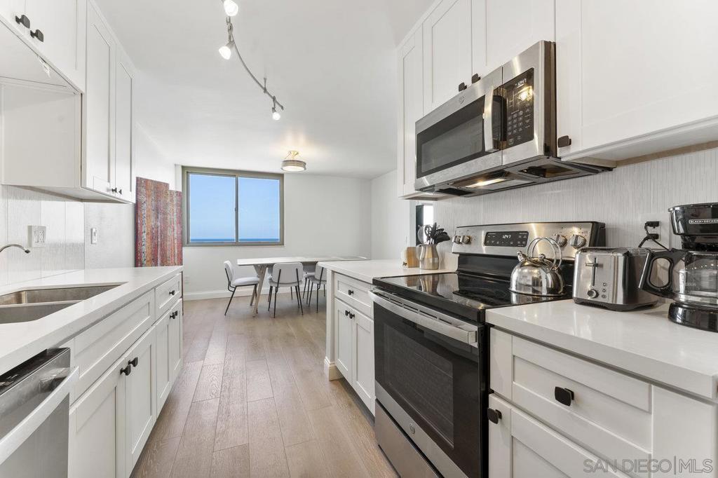 909 Coast Blvd 26 Property Photo 4