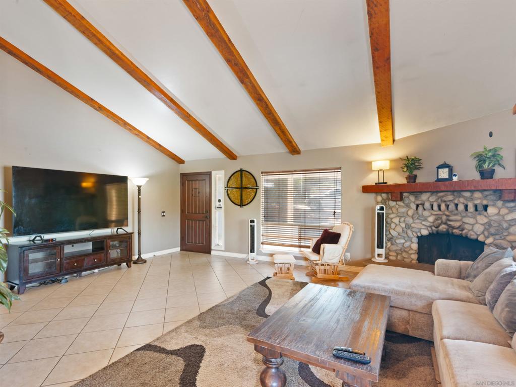 749 De Luz Property Photo 4