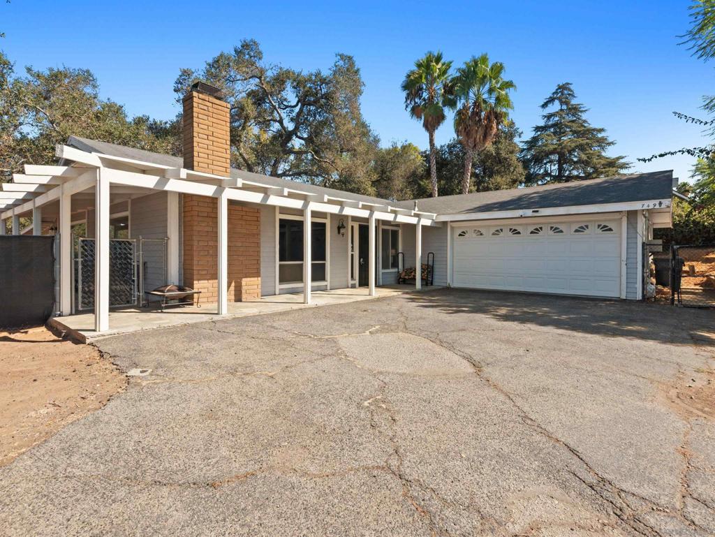 749 De Luz Property Photo 49