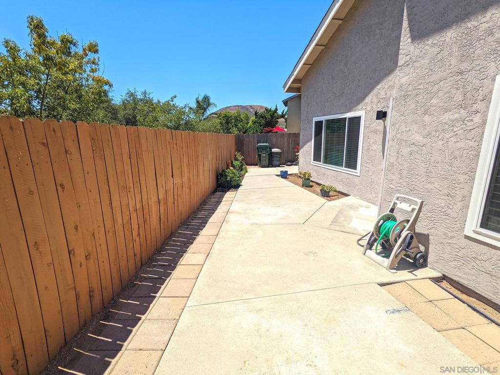 343 Rolling Hills Ln Property Photo 5