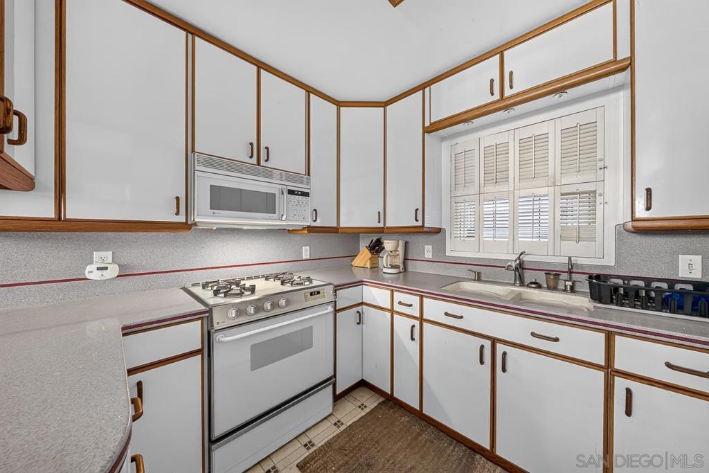 882 Archer St. Property Photo 9