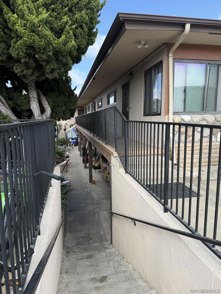 4826 Santa Cruz Ave Property Photo 3
