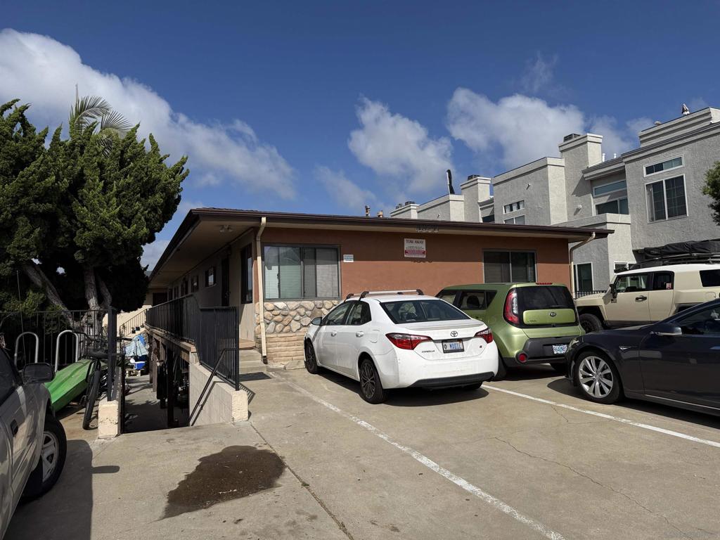 4826 Santa Cruz Ave Property Photo 4