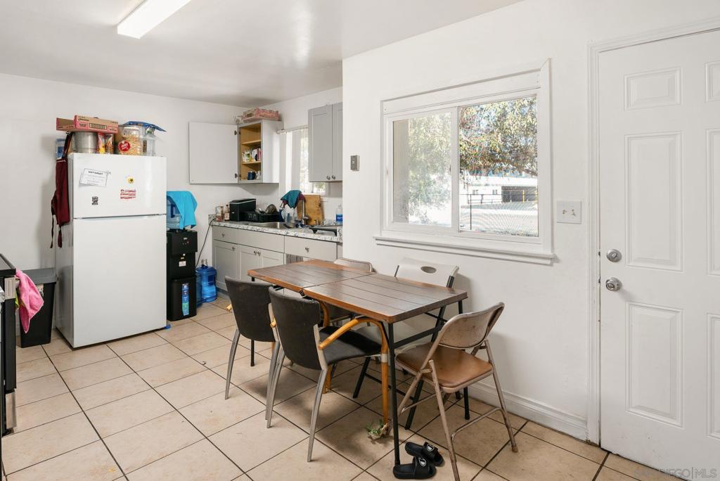 561 E Mission Property Photo 25