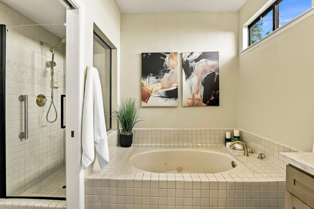 18093 Colonnades Pl Property Photo 29