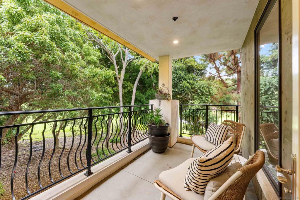 1040 Genter 305 Property Photo 15