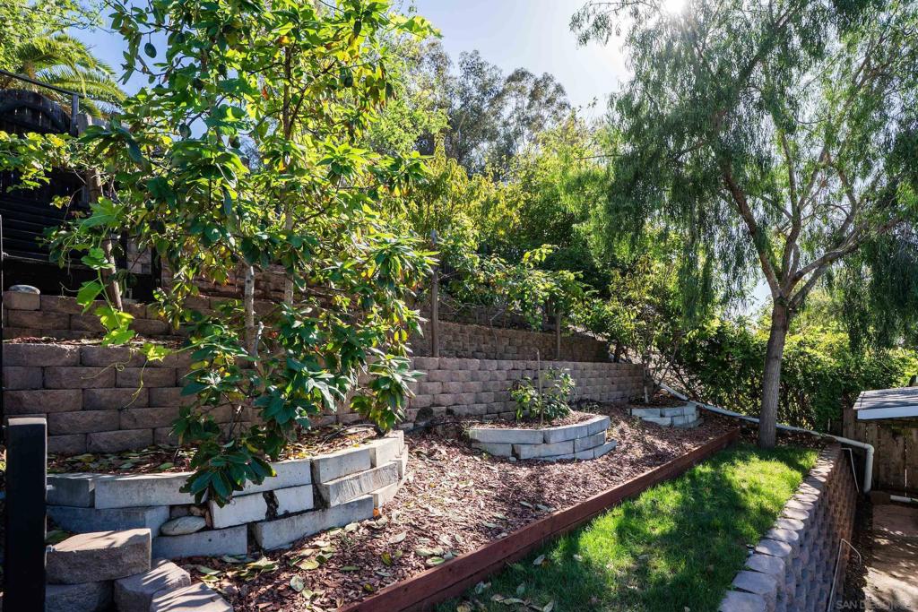 5831 Vale Way Property Photo 27