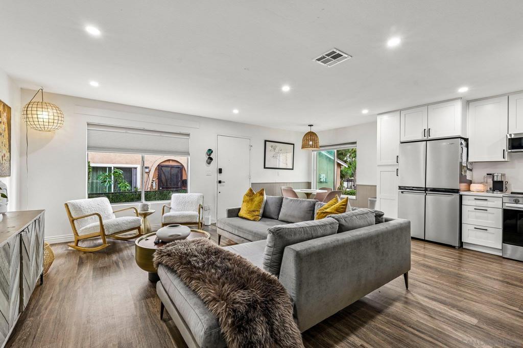 6928 Camphor Property Photo 3