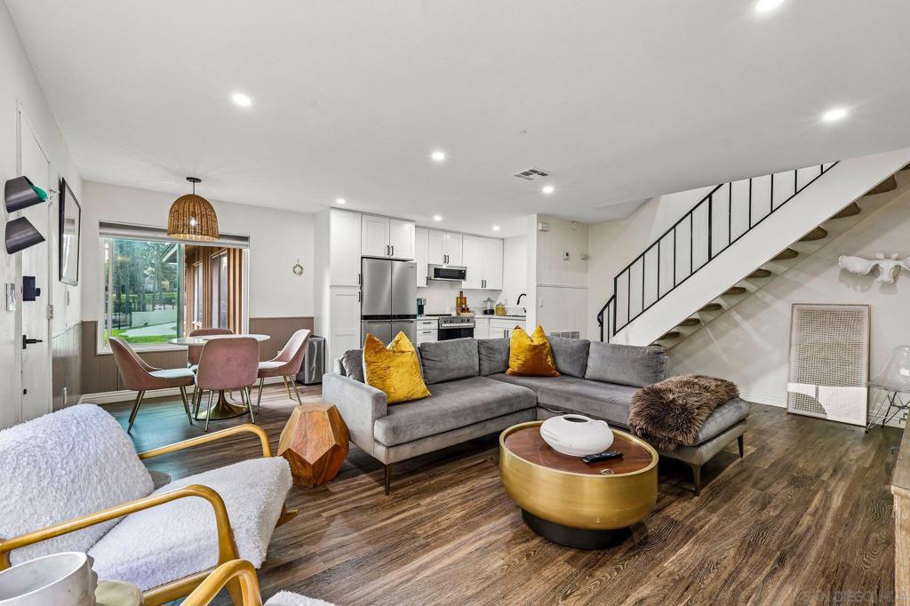 6928 Camphor Property Photo 4