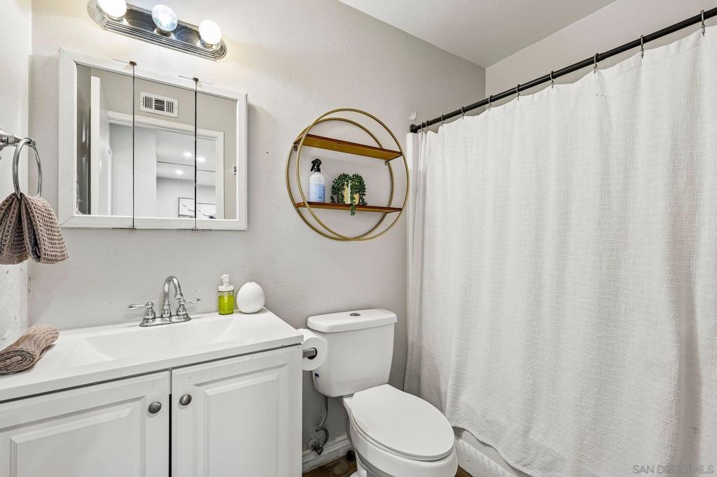 6928 Camphor Property Photo 14