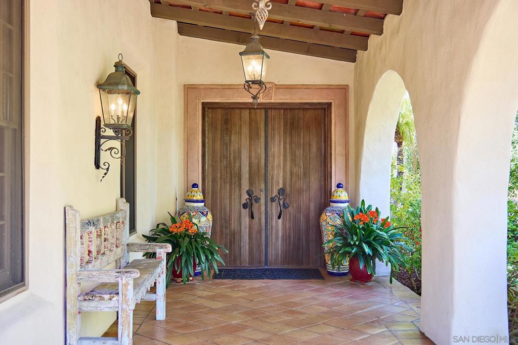 6525 Lago Lindo Property Photo 12