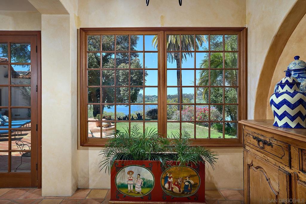 6525 Lago Lindo Property Photo 13