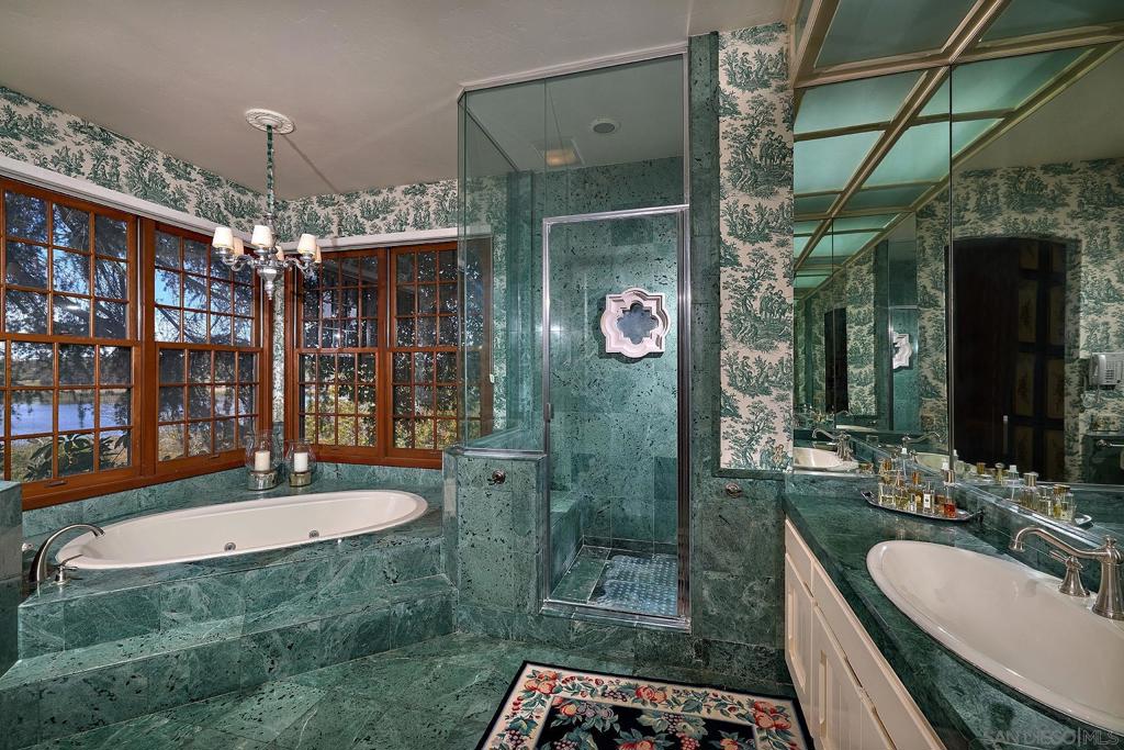 6525 Lago Lindo Property Photo 22