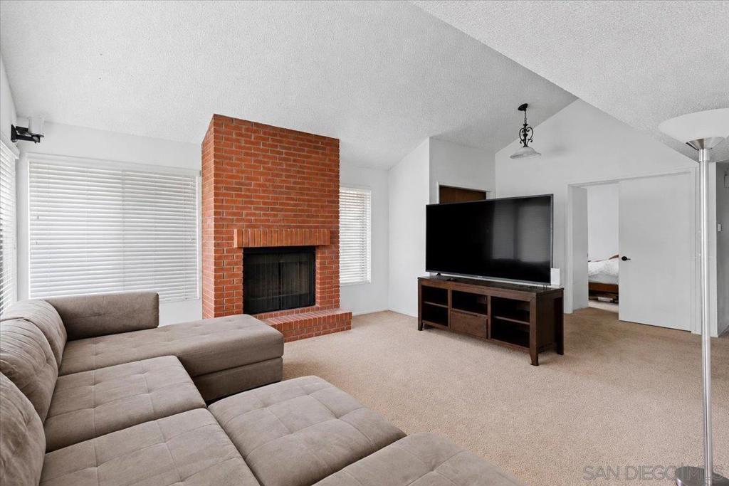 10424 Ridgewater Ln Property Photo 4
