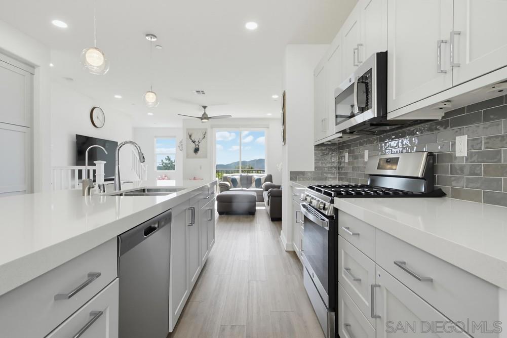 1222 Sunrise Vw 105 Property Photo 2