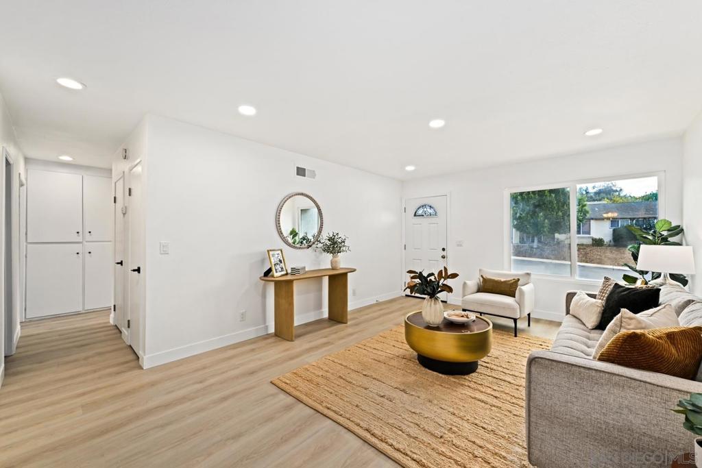 13530 Utopia Property Photo 2