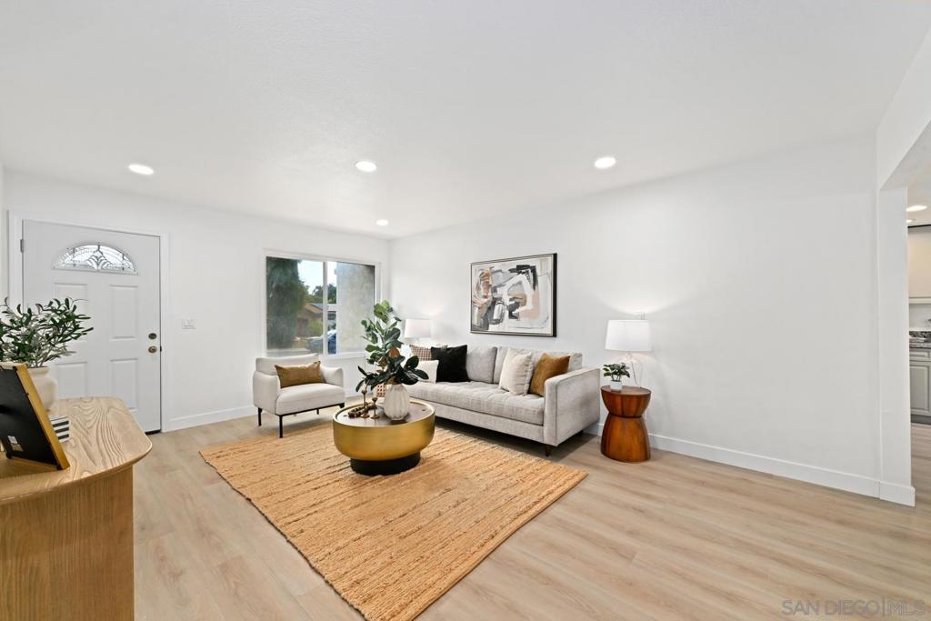 13530 Utopia Property Photo 3
