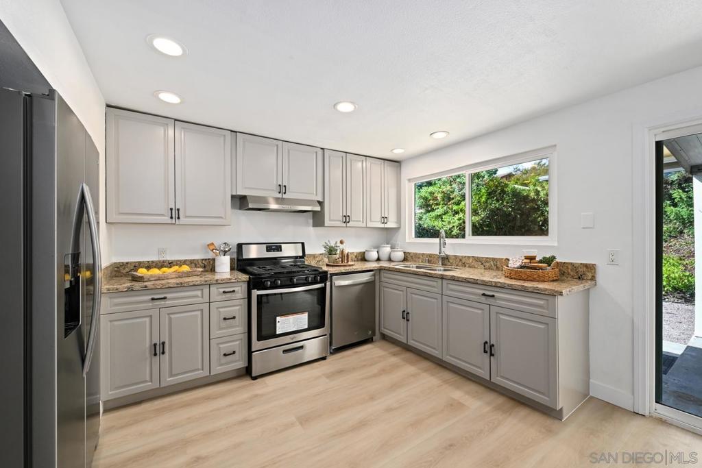 13530 Utopia Property Photo 7