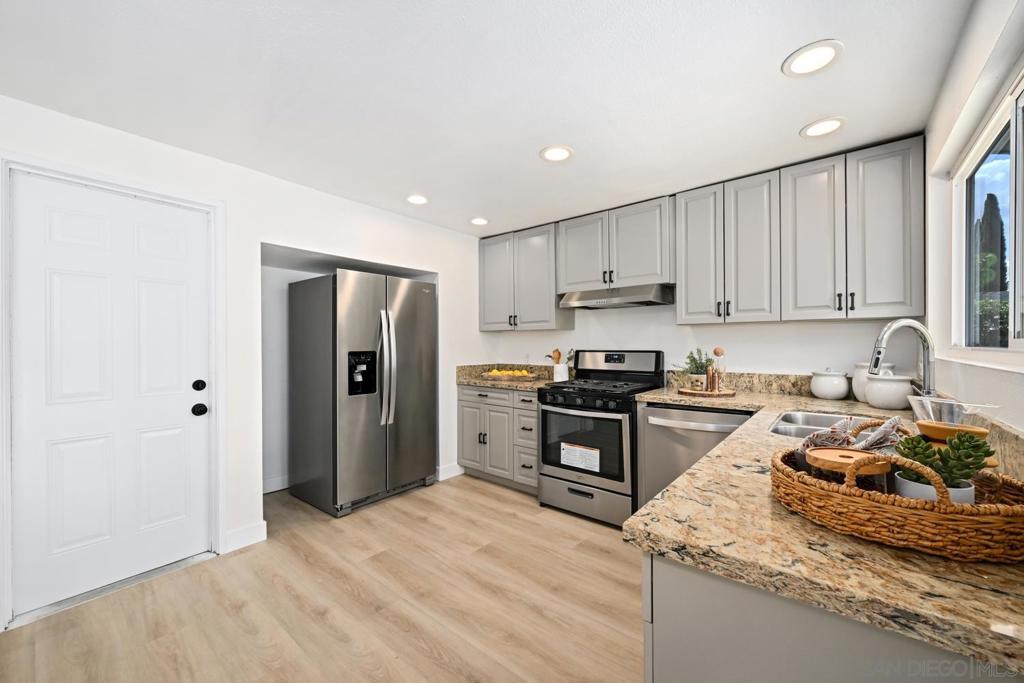 13530 Utopia Property Photo 8