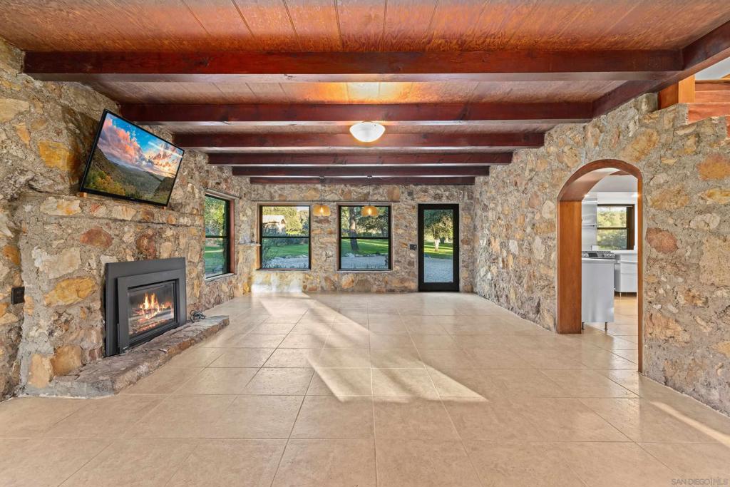 27546 Old Highway 80 Property Photo 8