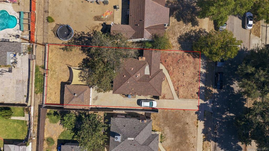 772 W 19th Property Photo 1