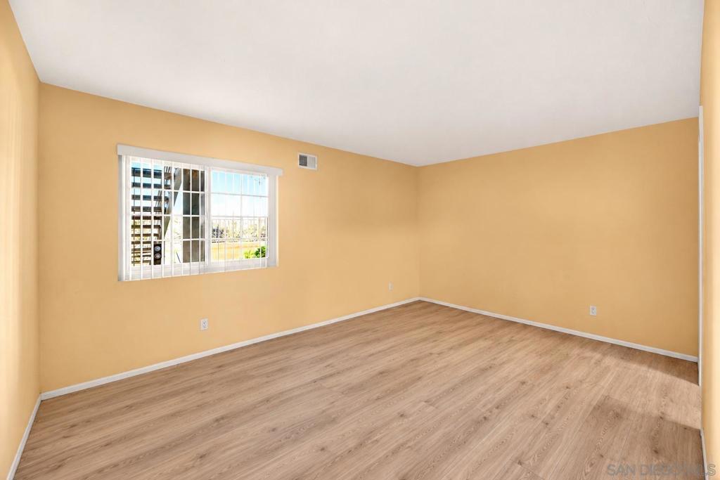 260025003SD Property Photo 14