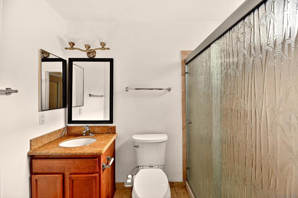 260025003SD Property Photo 15