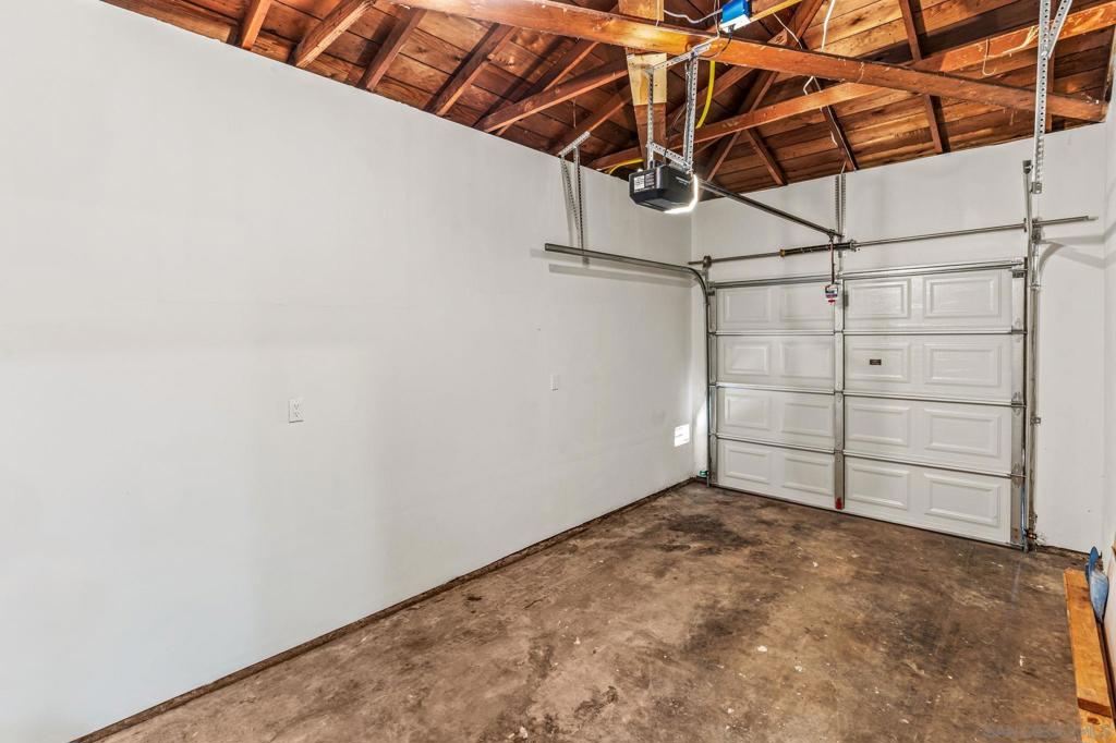 1334 E Division St Property Photo 16