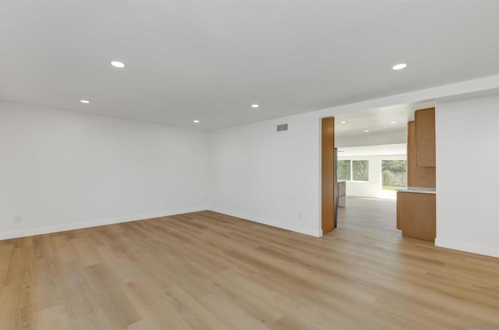 5657 Red River Dr. Property Photo 2