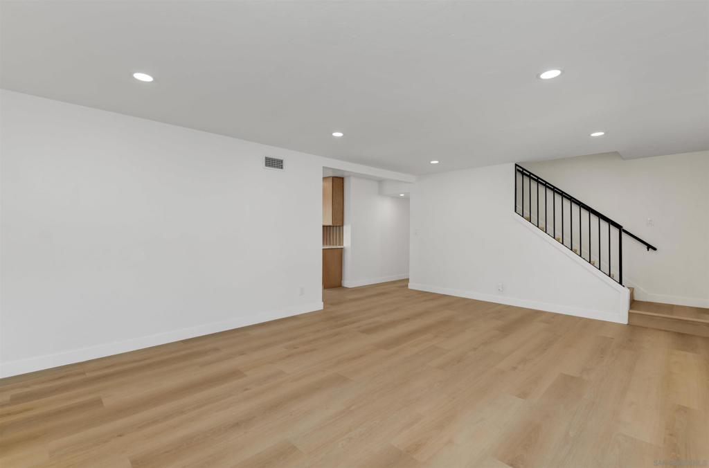 5657 Red River Dr. Property Photo 3
