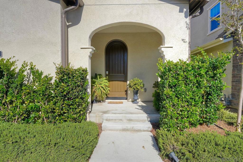 1817 Artemisia Ct Property Photo 4
