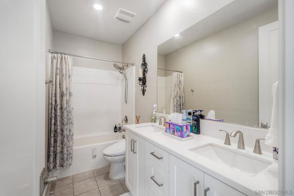 1817 Artemisia Ct Property Photo 18