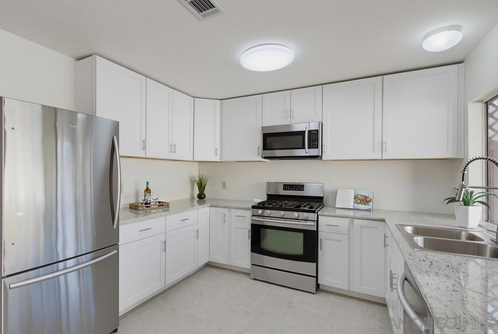 10597 Caminito Glenellen Property Photo 11