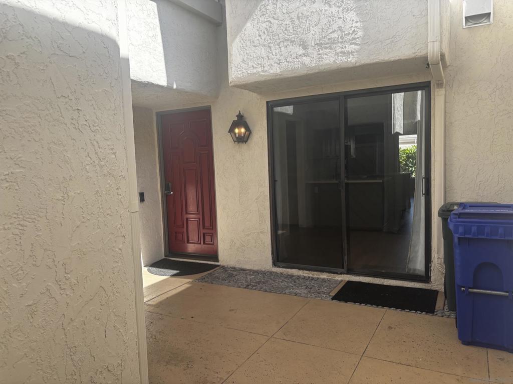 16057 Via De Las Palmas Property Photo 4