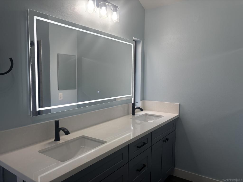16057 Via De Las Palmas Property Photo 21