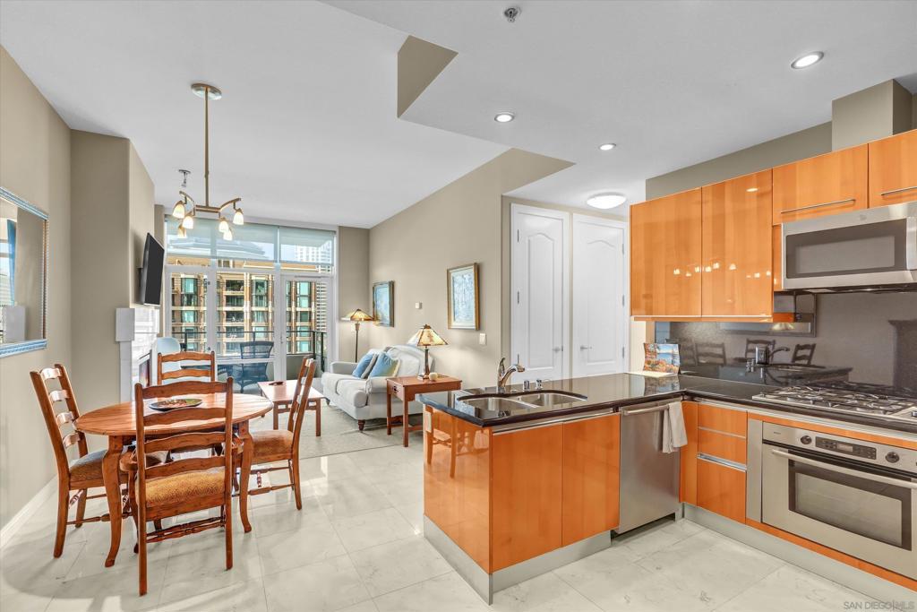550 Front 806 Property Photo 8