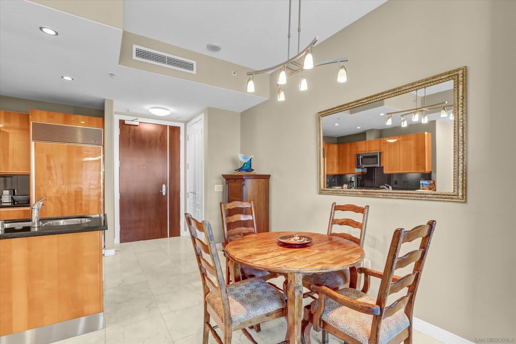 550 Front 806 Property Photo 9