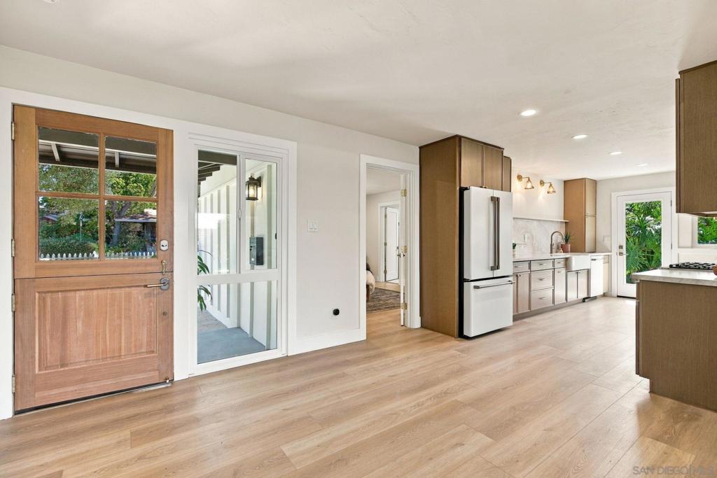 260025224SD Property Photo 15