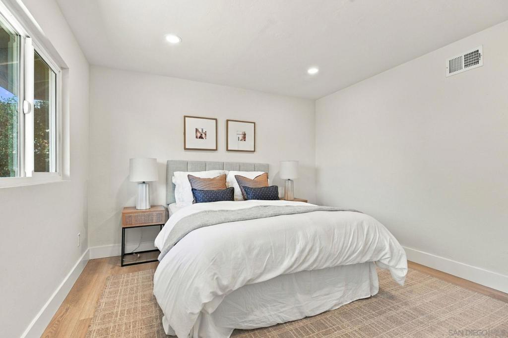 260025224SD Property Photo 24