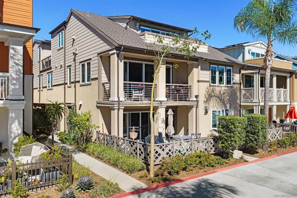 810 Santa Barbara Pl Property Photo 1