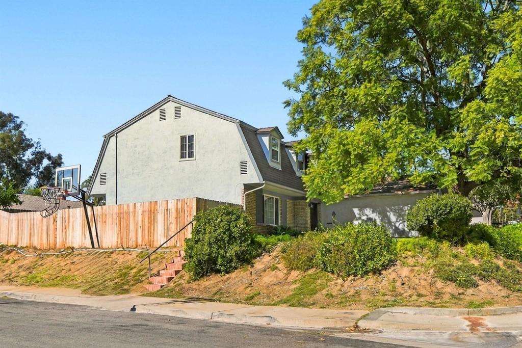 14306 Sladon Property Photo 7