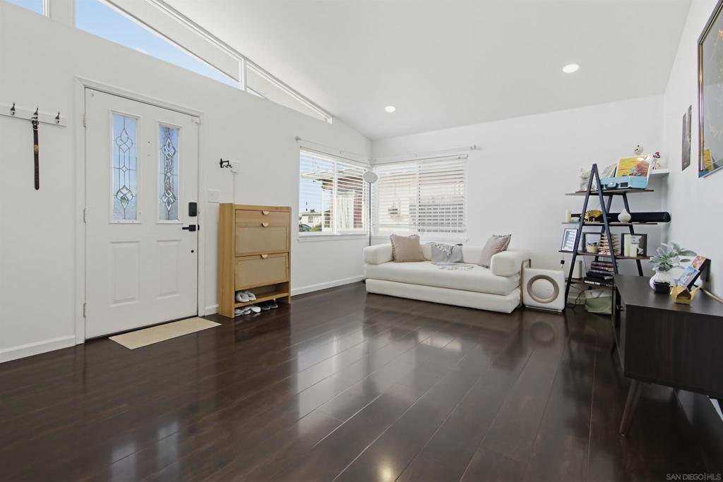 863 Ginna Property Photo 4