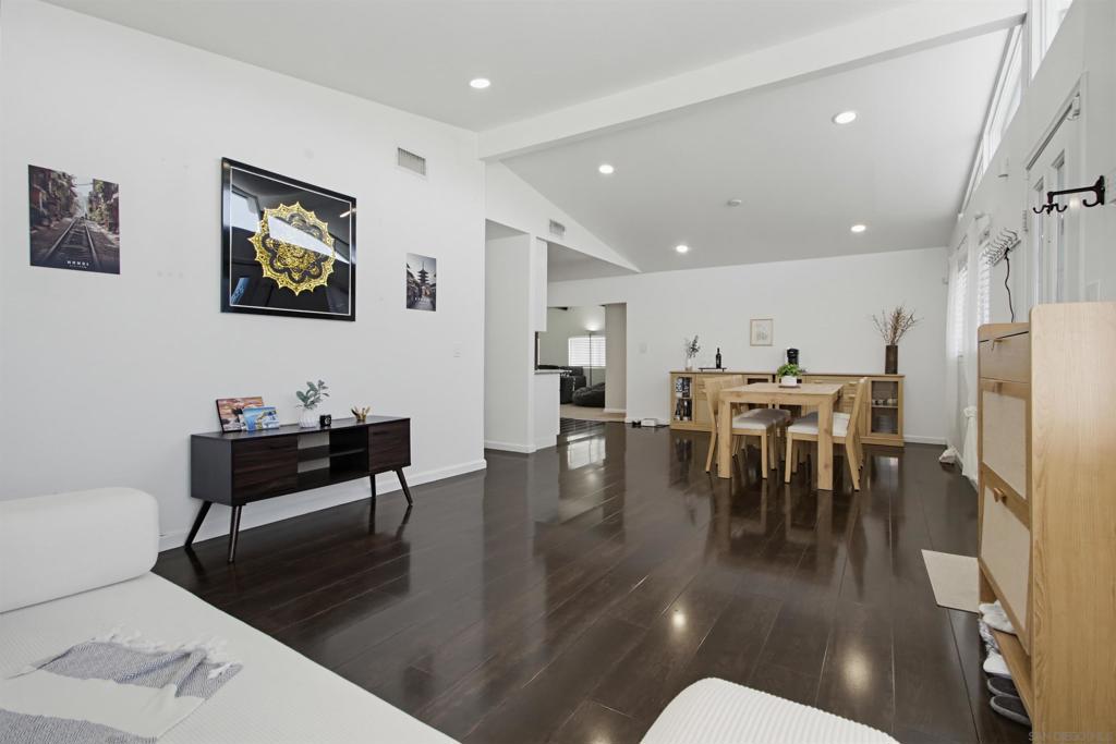 863 Ginna Property Photo 7