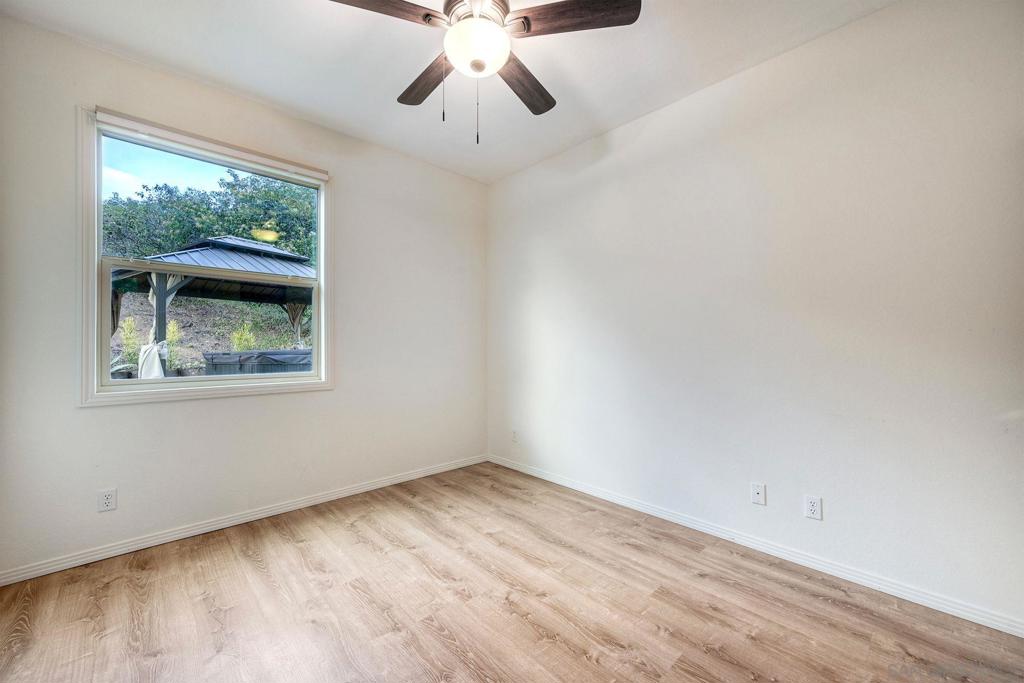 260025584SD Property Photo 26