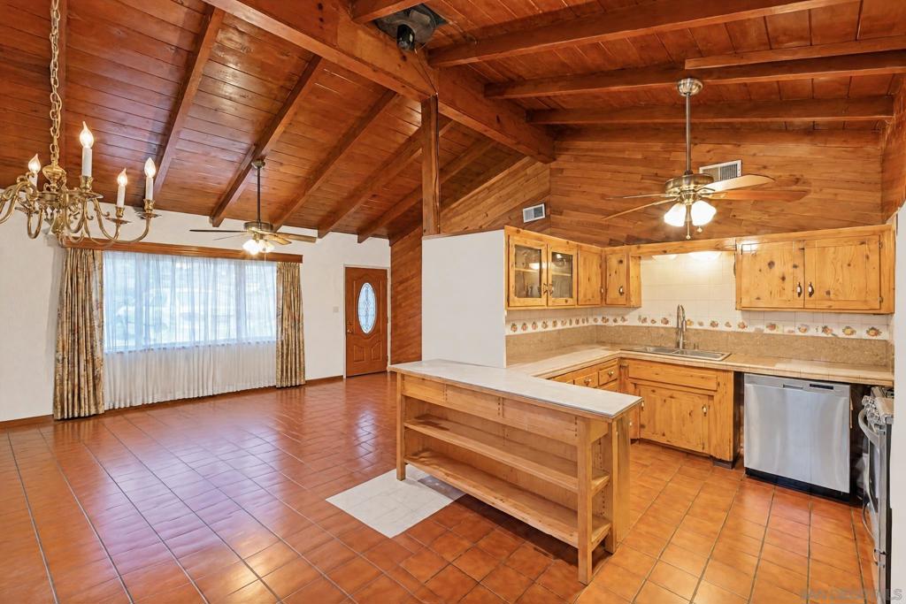 1260 Presioca St. Property Photo 6