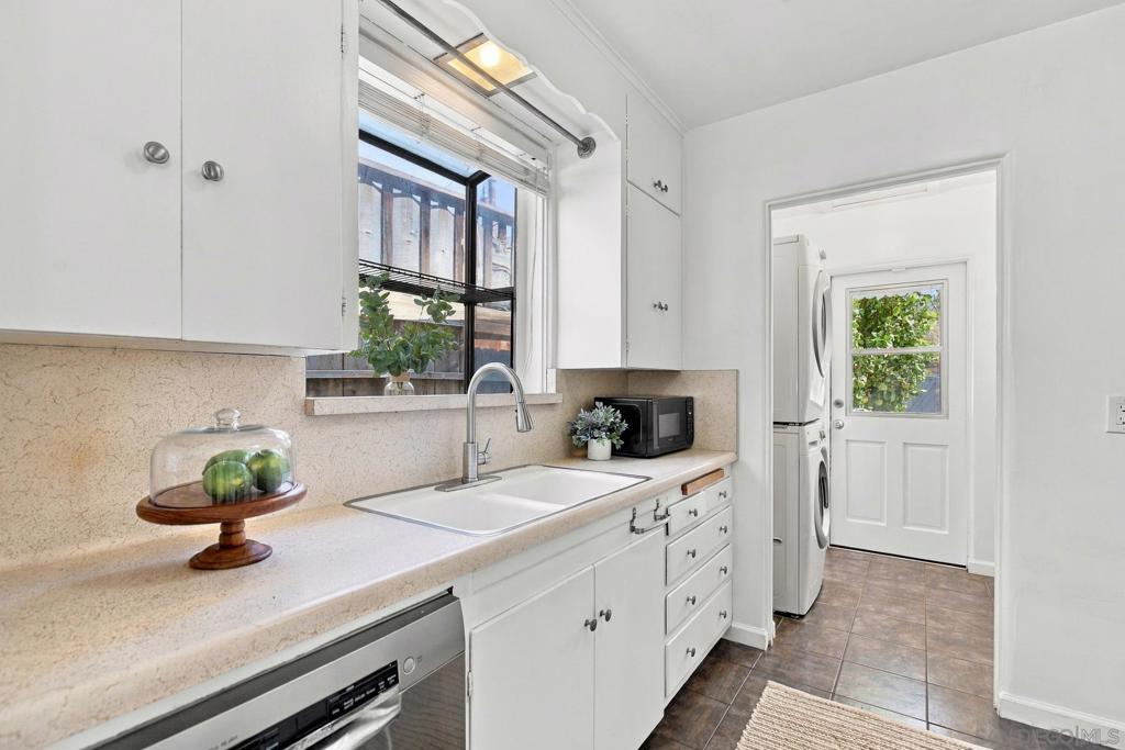 260025617SD Property Photo 15