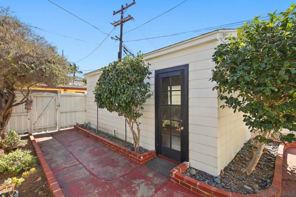 260025617SD Property Photo 26