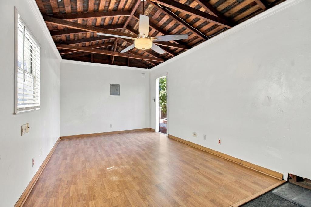 260025617SD Property Photo 28