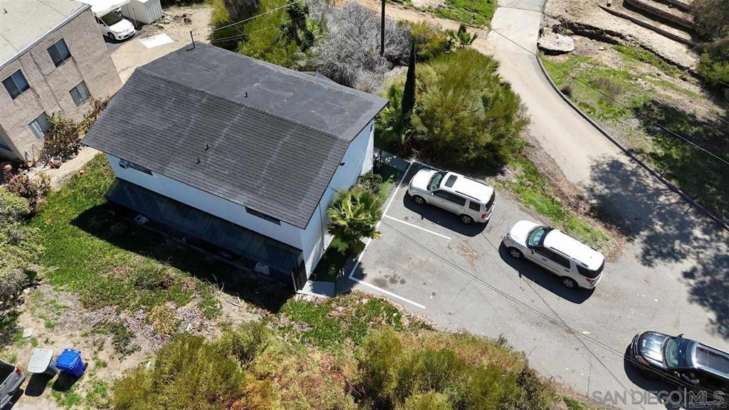 1852 Bakersfield St Property Photo 3