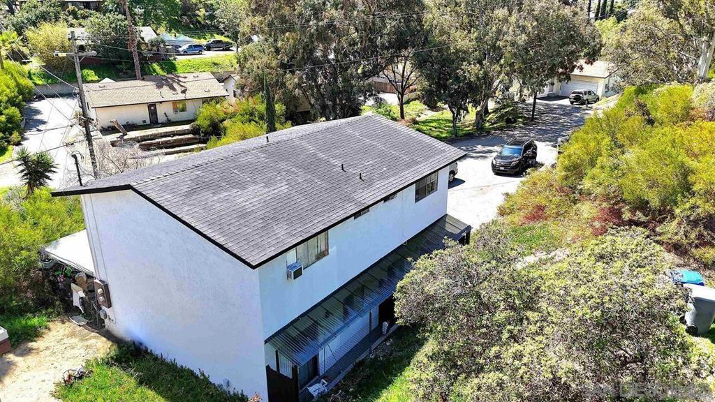 1852 Bakersfield St Property Photo 4
